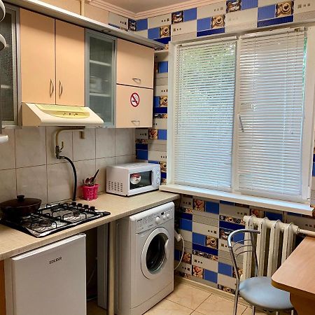 Апартаменты В Центре По Проспекту Победы Парковка Рядом Chernihiv Bagian luar foto