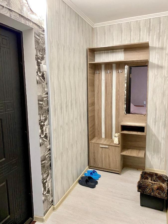 Апартаменты В Центре По Проспекту Победы Парковка Рядом Chernihiv Bagian luar foto