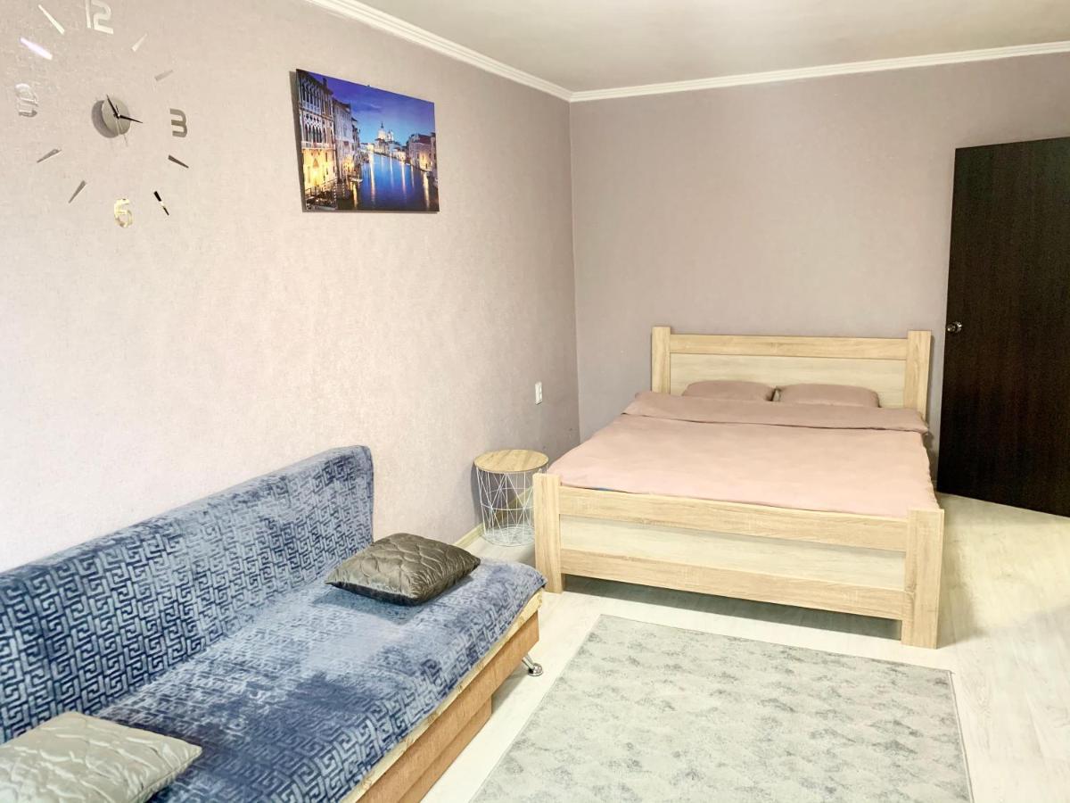 Апартаменты В Центре По Проспекту Победы Парковка Рядом Chernihiv Bagian luar foto