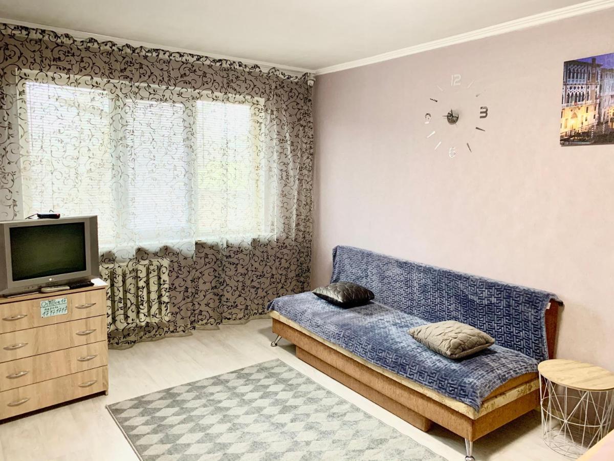 Апартаменты В Центре По Проспекту Победы Парковка Рядом Chernihiv Bagian luar foto